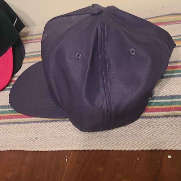 Adidas hat slate or charcoal Grey - Picture 3 of 4